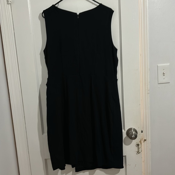 Black sleeveless a line loft plus dress in size 18 - Picture 5 of 7